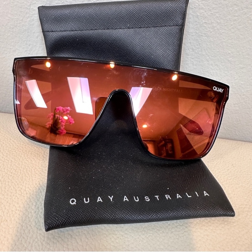 Quay Sunglasses NIGHTFALL CURVE Black Frame/BrownPink Lens - New WOT